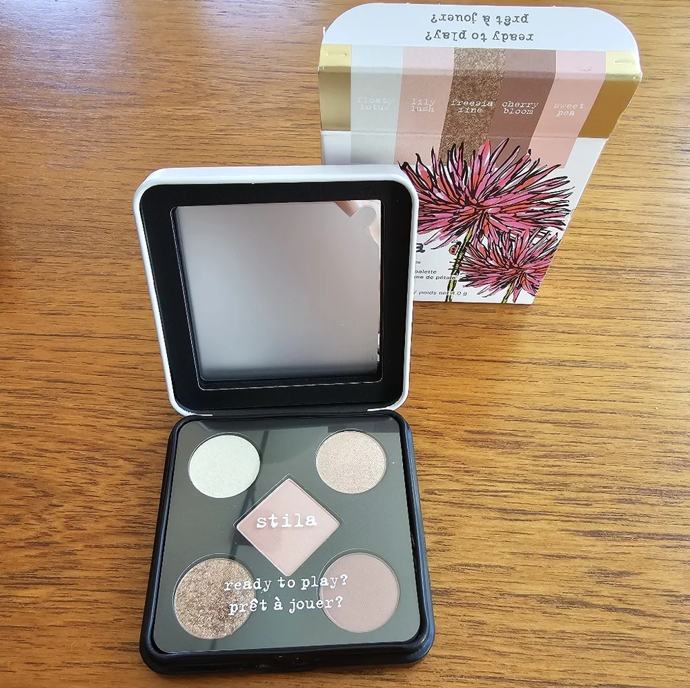 **New in Box** Stila Pocket Play Shadow Pallet Pretty Petal Metallic